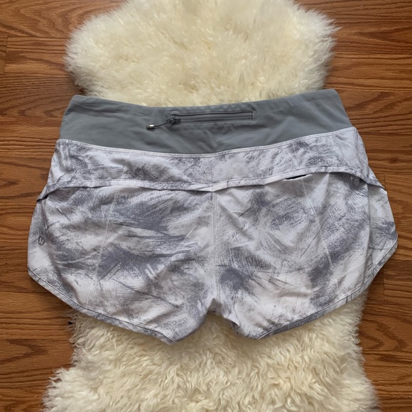 Lululemon speed up short 2.5 size 8 - Picture 2 of 4